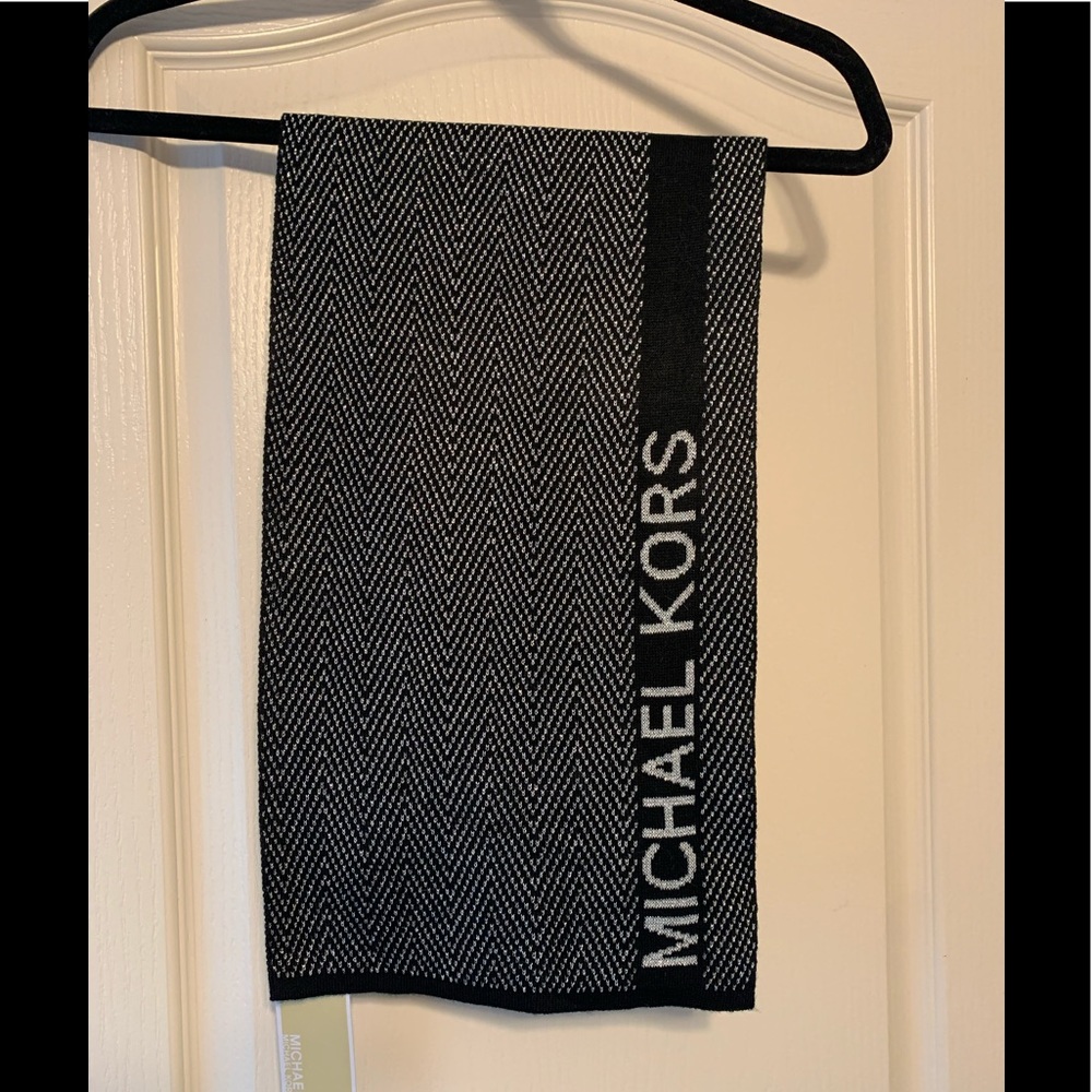 NWT Michael Kors Reversible Scarf